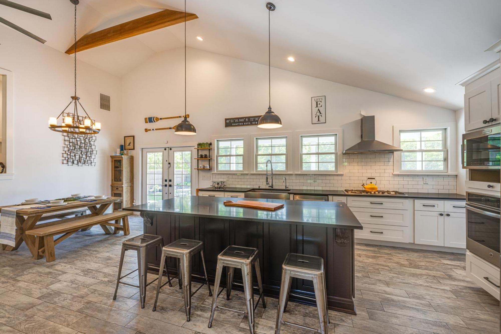 Distinctive Hamptons Home With Pool Near Bay, Ocean Hampton Bays Eksteriør bilde
