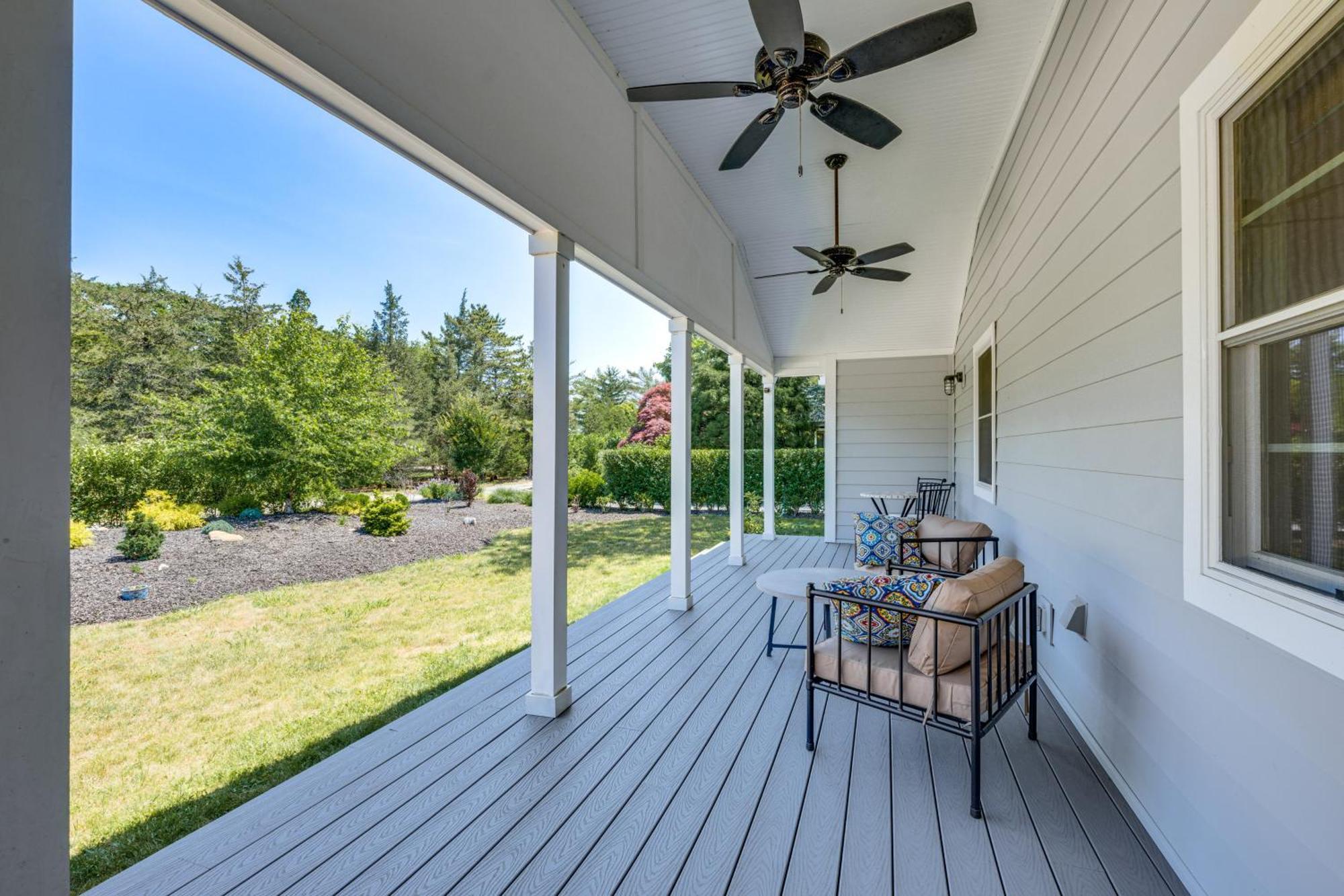 Distinctive Hamptons Home With Pool Near Bay, Ocean Hampton Bays Eksteriør bilde